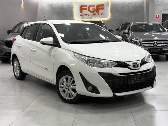 TOYOTA YARIS 1.3 16V FLEX XL PLUS TECH MULTIDRIVE TOYOTA YARIS 1.3 16V FLEX XL PLUS TECH MULTIDRIVE